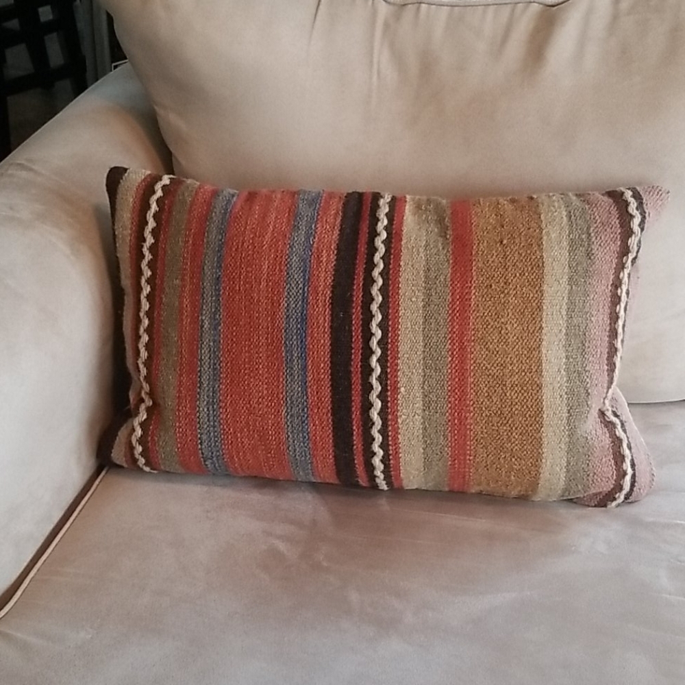 Decorative pillow